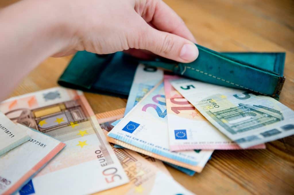 Kako upravljati obiteljskim financijama i štednjom Kako upravljati obiteljskim financijama i štednjom