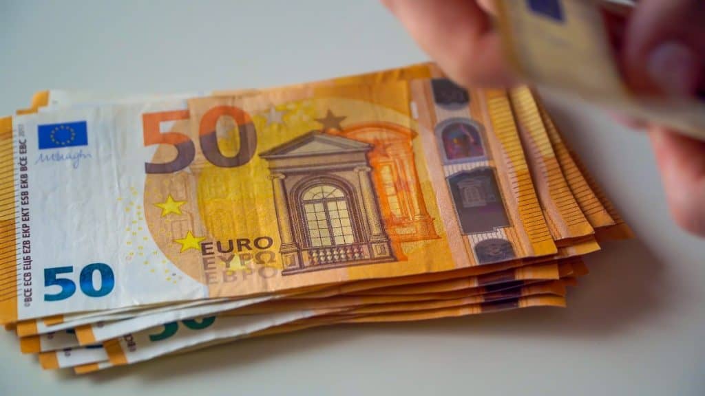 Koji su najbolji načini za štednju kada imate minimalni prihod Koji su najbolji načini za štednju kada imate minimalni prihod